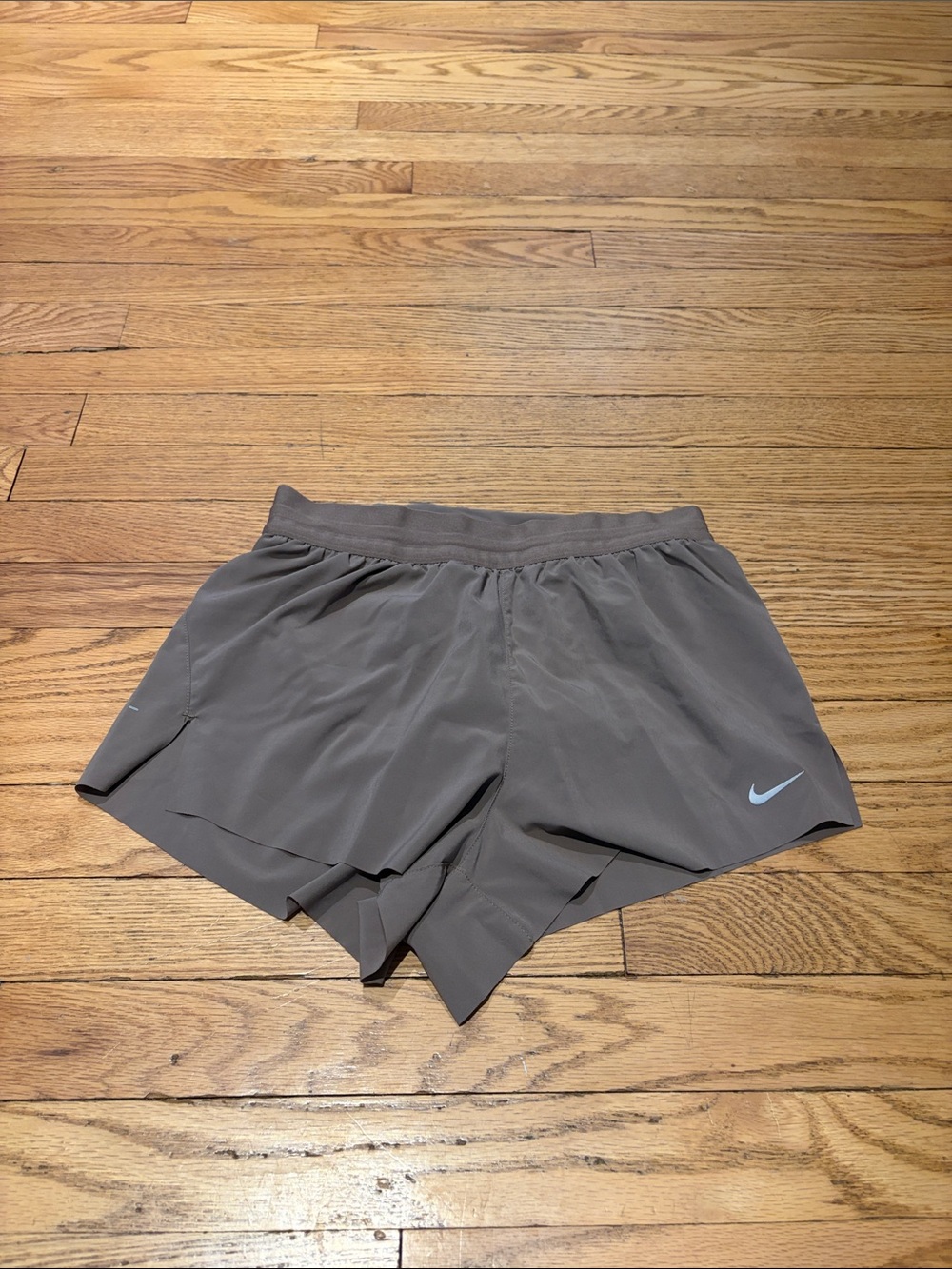 XS Nike Women's Swift Dri-Fit Mid Rise Brief-Lined Running Shorts in Mink Brown